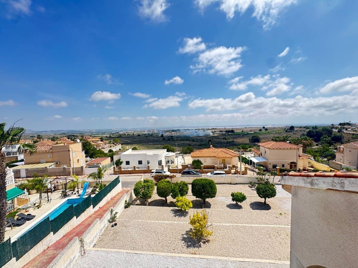 5 bedroom Villa for sale in San Miguel de Salinas - € 599,999 (Ref: 9844288)