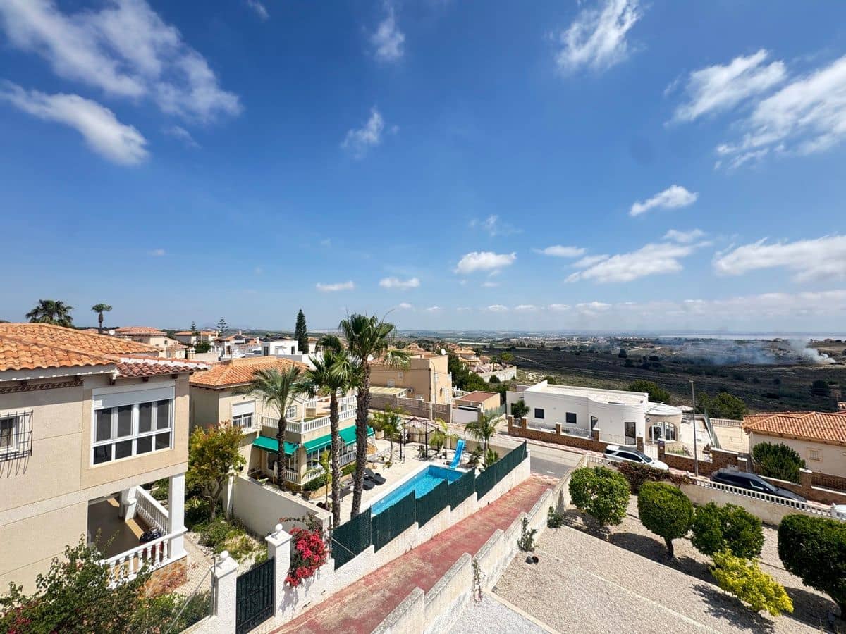 5 bedroom Villa for sale in San Miguel de Salinas - € 599,999 (Ref: 9844288)