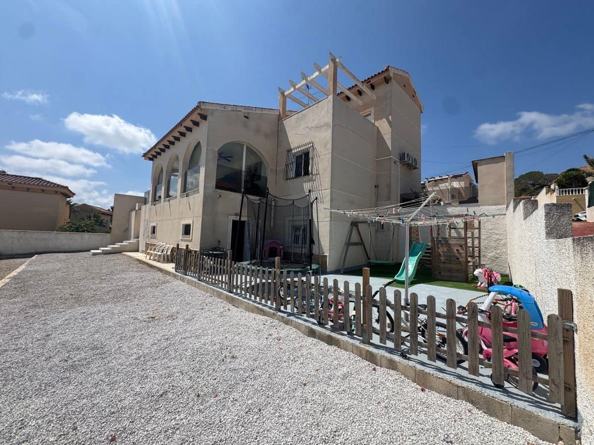 5 bedroom Villa for sale in San Miguel de Salinas - € 599,999 (Ref: 9844288)