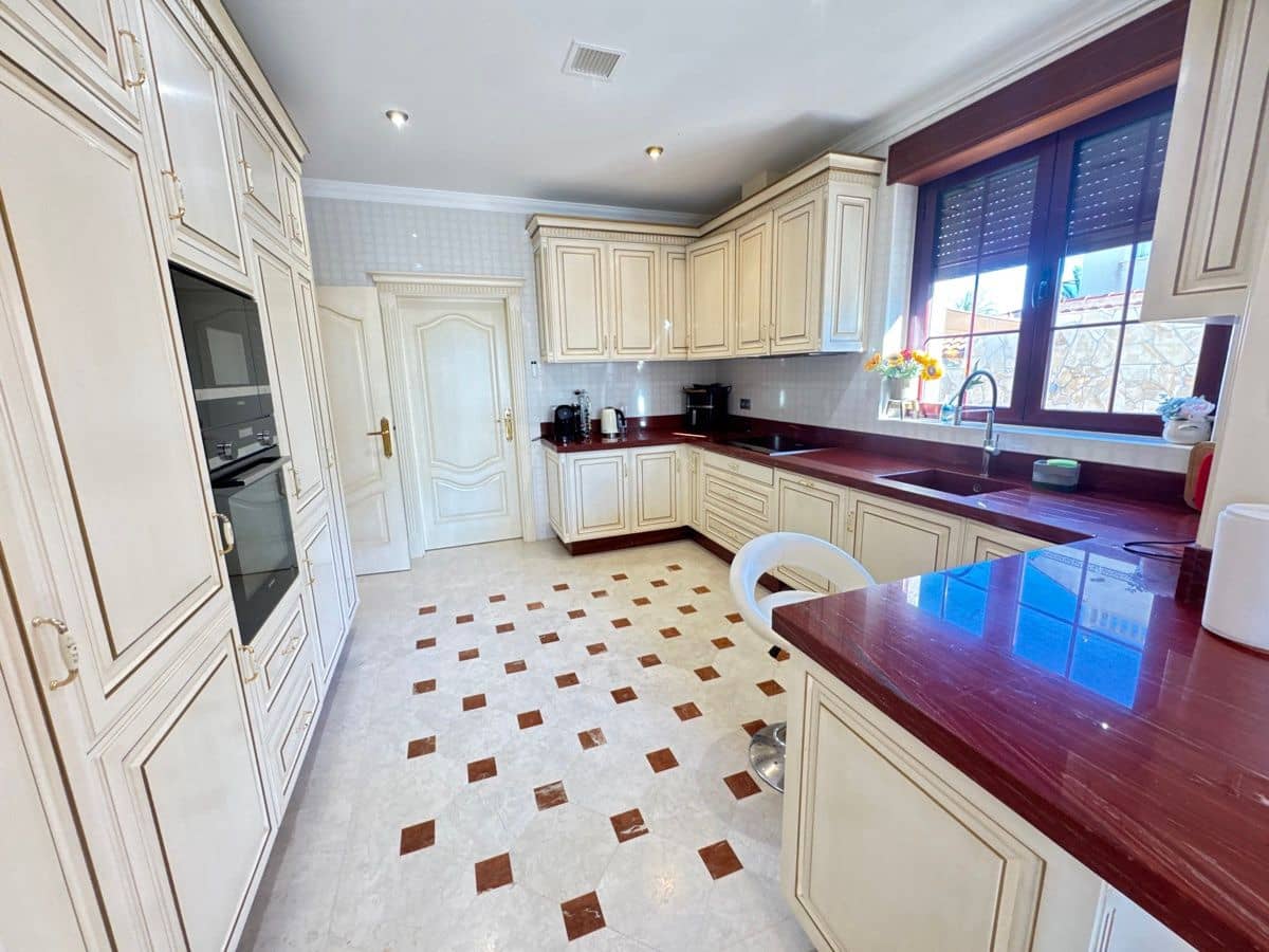 4 bedroom Villa for sale in Cabo Roig with pool - € 1,700,000 (Ref: 9844290)