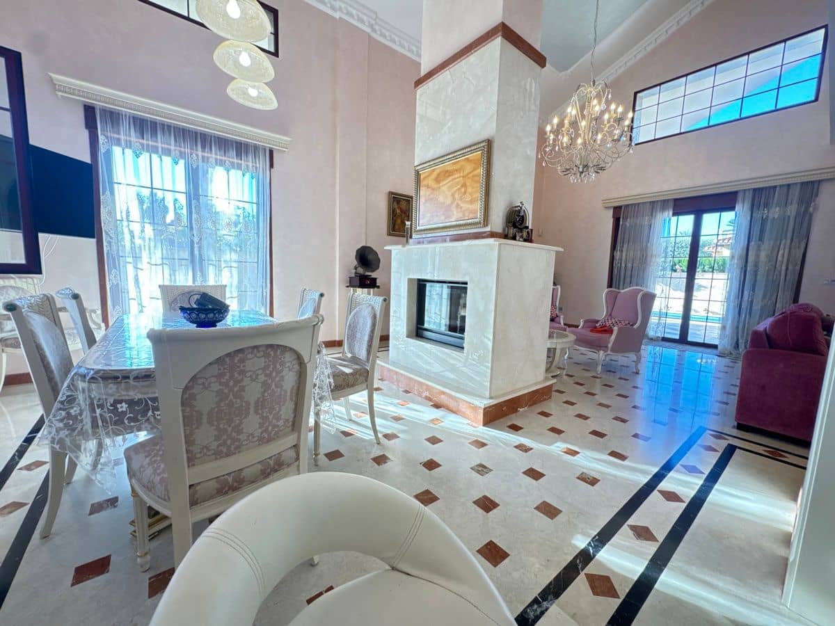 4 bedroom Villa for sale in Cabo Roig with pool - € 1,700,000 (Ref: 9844290)