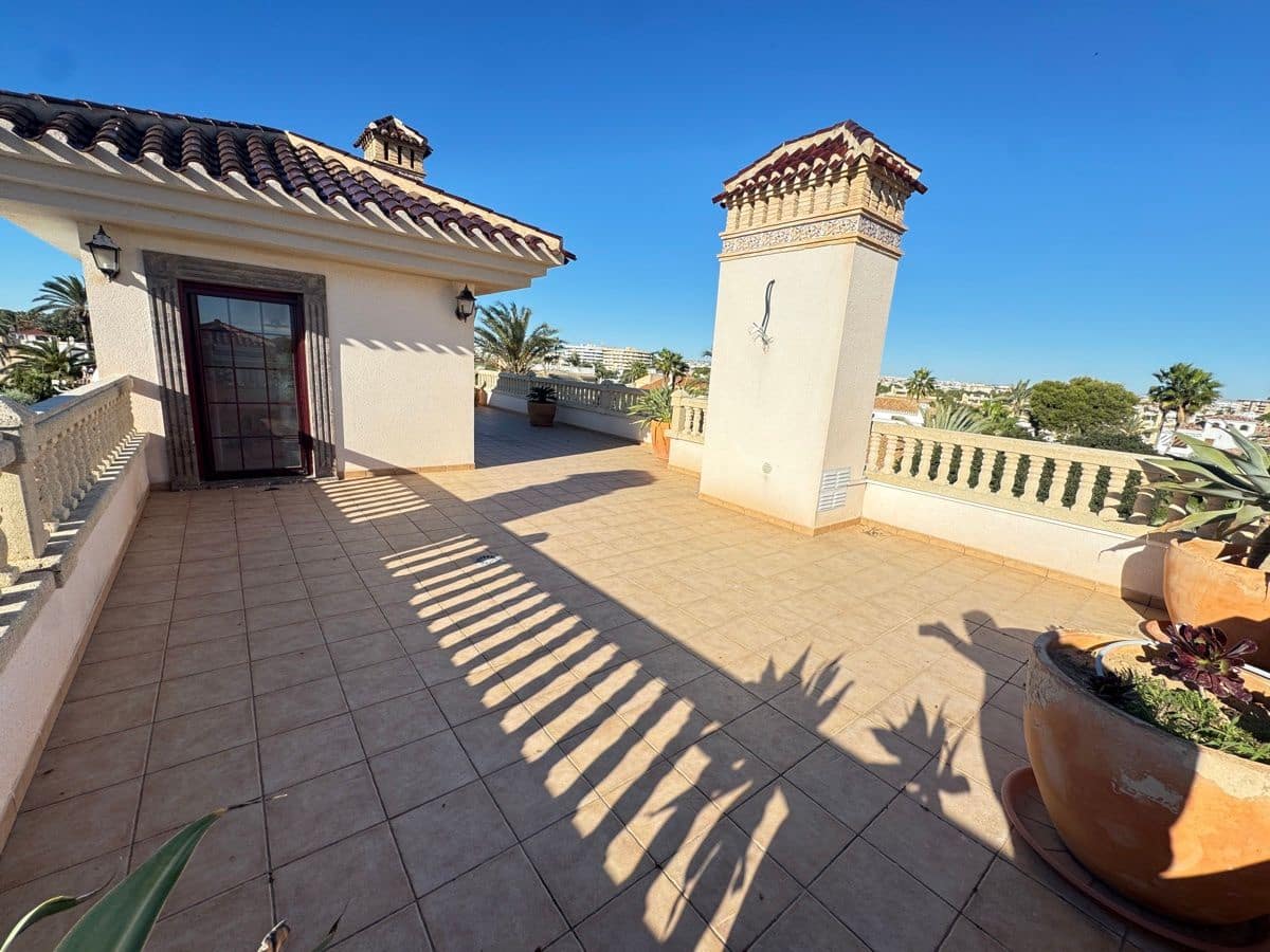 4 bedroom Villa for sale in Cabo Roig with pool - € 1,700,000 (Ref: 9844290)