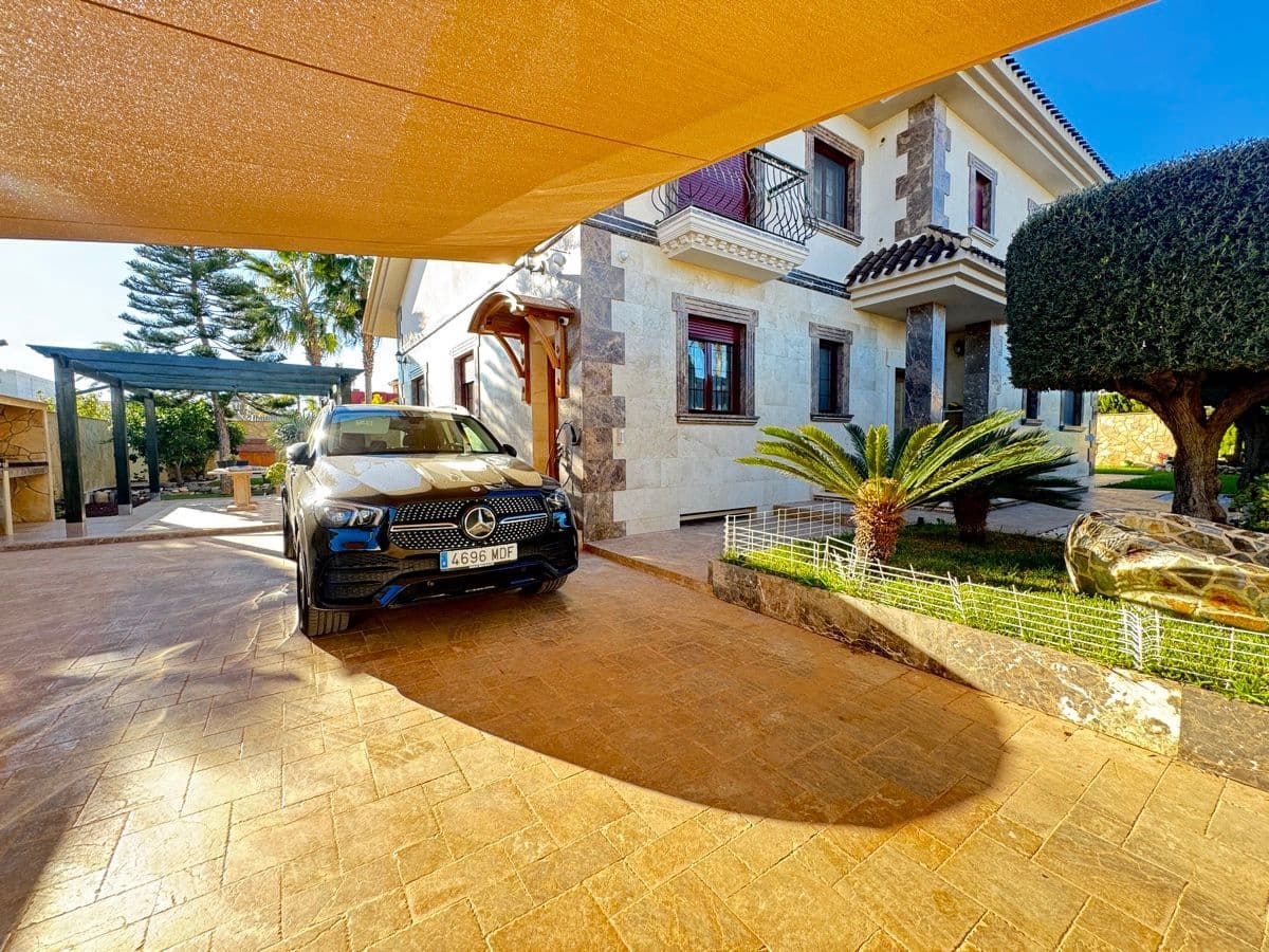 4 bedroom Villa for sale in Cabo Roig with pool - € 1,700,000 (Ref: 9844290)