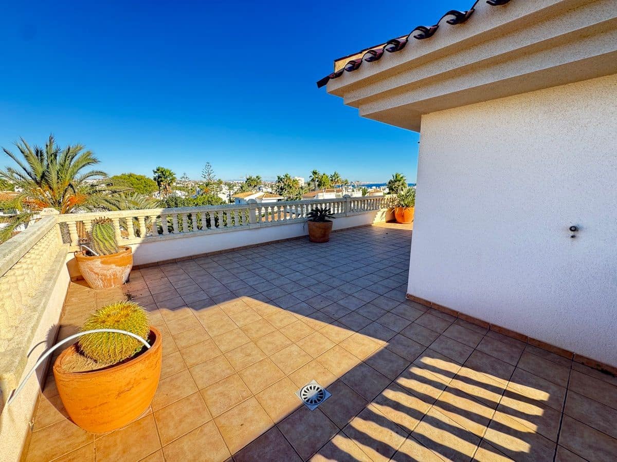 4 bedroom Villa for sale in Cabo Roig with pool - € 1,700,000 (Ref: 9844290)