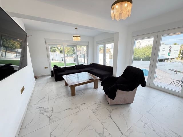 6 quarto Moradia para venda em Villamartin, Orihuela com piscina - 695 000 € (Ref: 9844293)