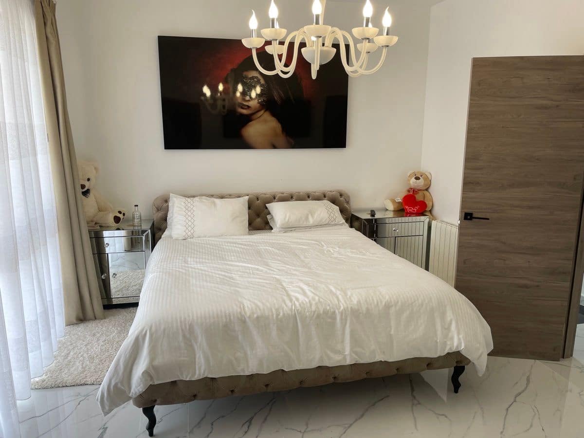 4 quarto Moradia para venda em Torrevieja com piscina - 650 000 € (Ref: 9844296)