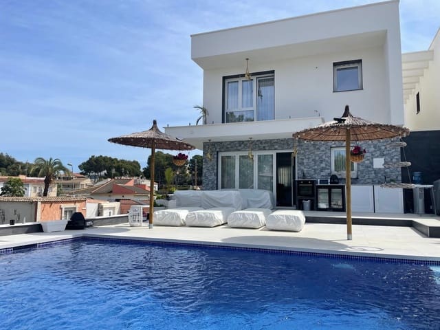 4 makuuhuone Huvila myytävänä paikassa Centro - Muelle Pesquero, Torrevieja mukana uima-altaan - 650 000 € (Ref: 9844296)