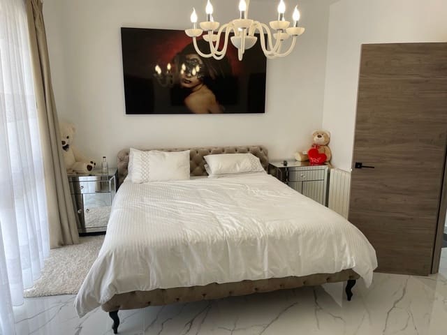 4 makuuhuone Huvila myytävänä paikassa Centro - Muelle Pesquero, Torrevieja mukana uima-altaan - 650 000 € (Ref: 9844296)