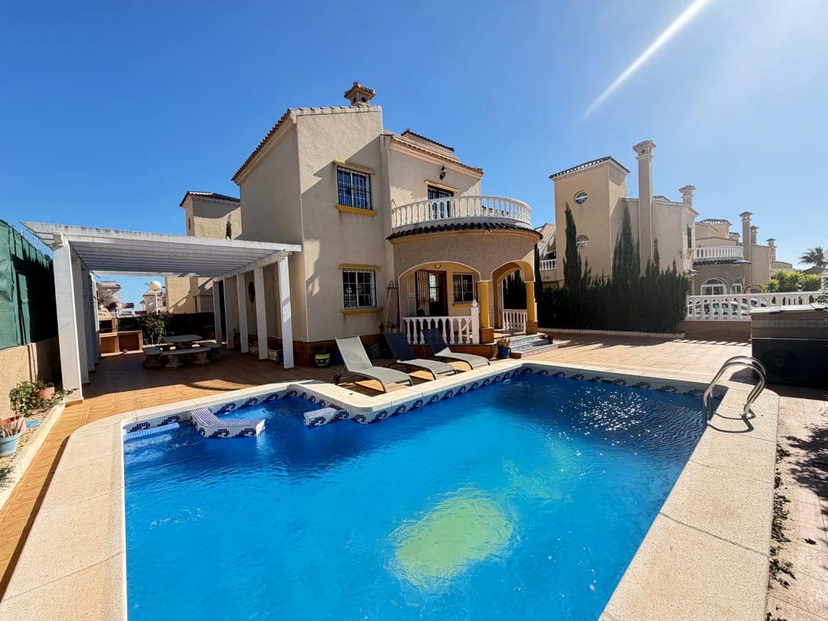 3 sypialnia Willa na sprzedaż w Villamartin z basenem - 375 000 € (Ref: 9844297)