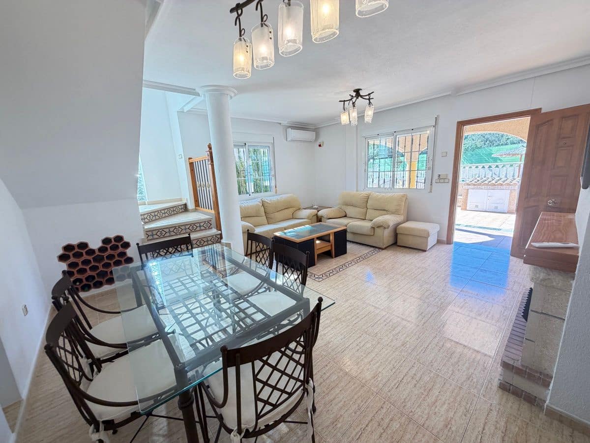 3 sypialnia Willa na sprzedaż w Villamartin z basenem - 375 000 € (Ref: 9844297)