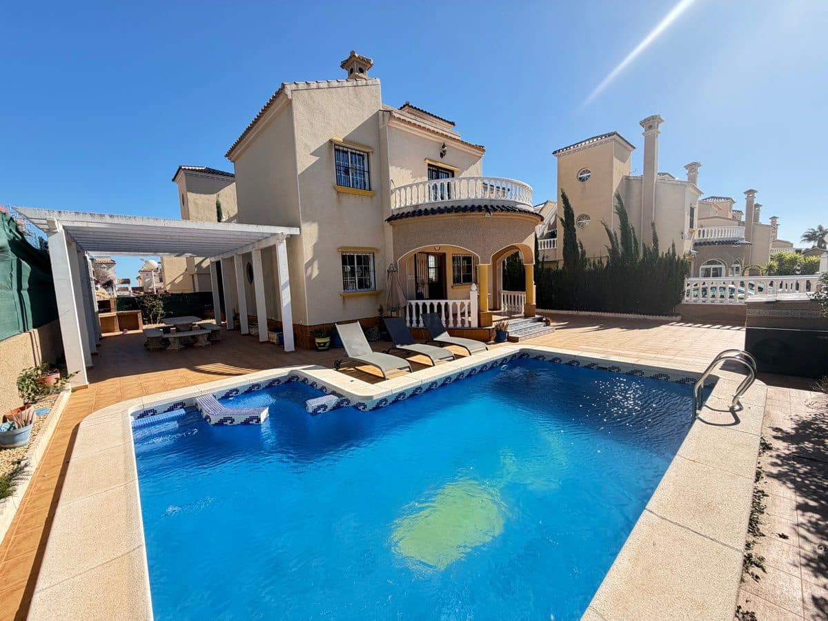 3 sypialnia Willa na sprzedaż w Villamartin z basenem - 375 000 € (Ref: 9844297)