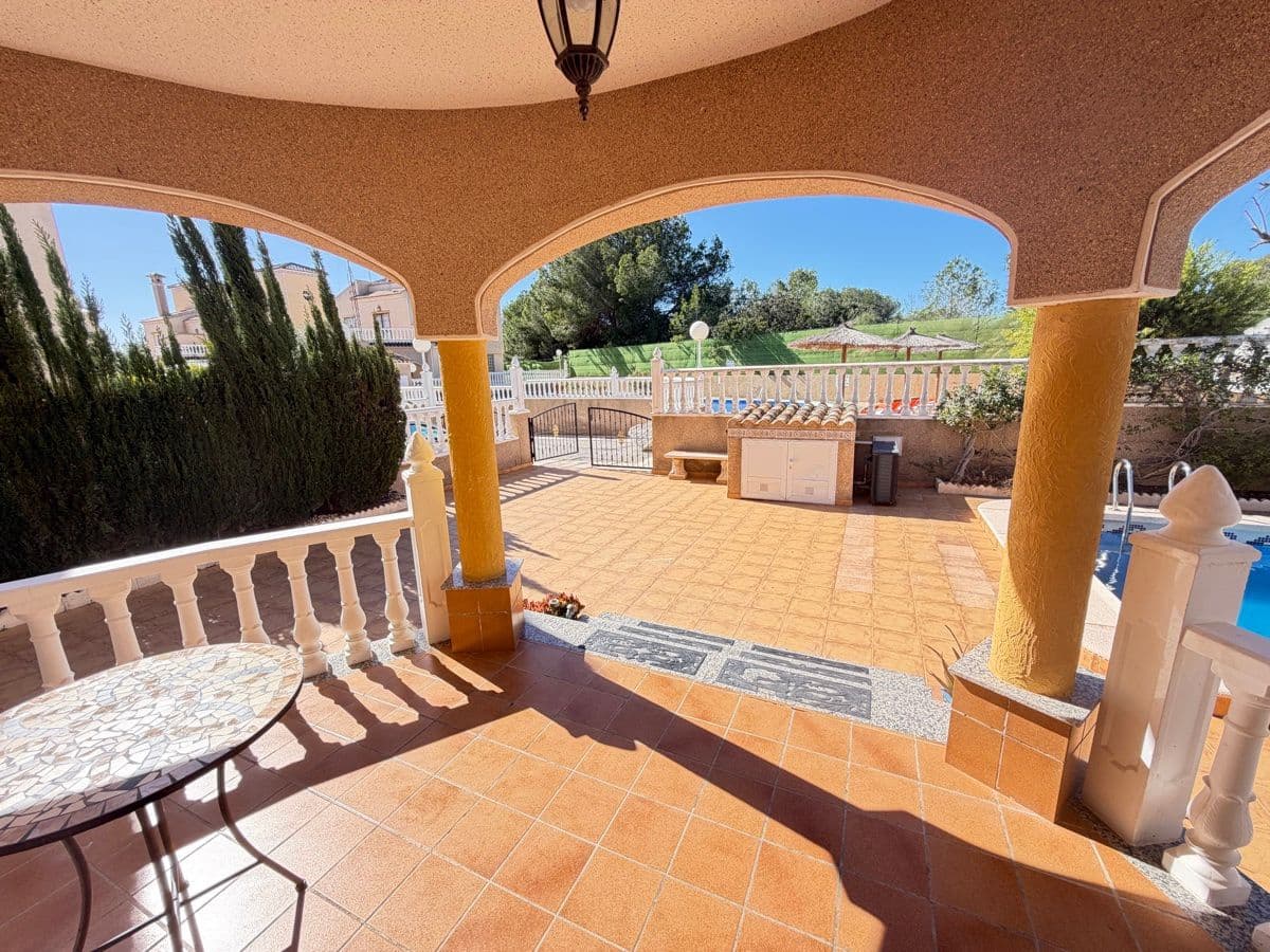 3 sypialnia Willa na sprzedaż w Villamartin z basenem - 375 000 € (Ref: 9844297)