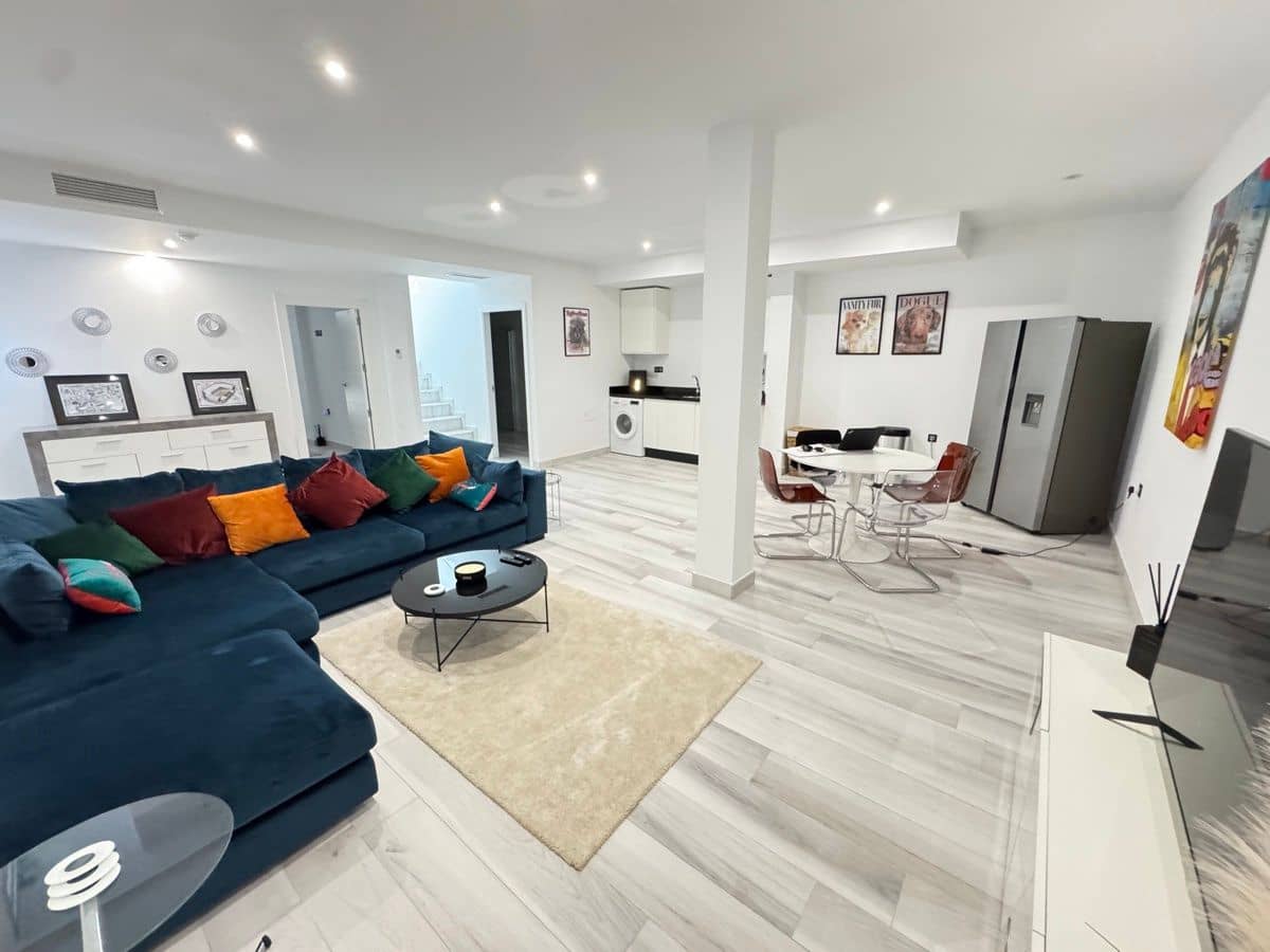 4 bedroom Villa for sale in Dehesa de Campoamor with pool - € 635,000 (Ref: 9844305)