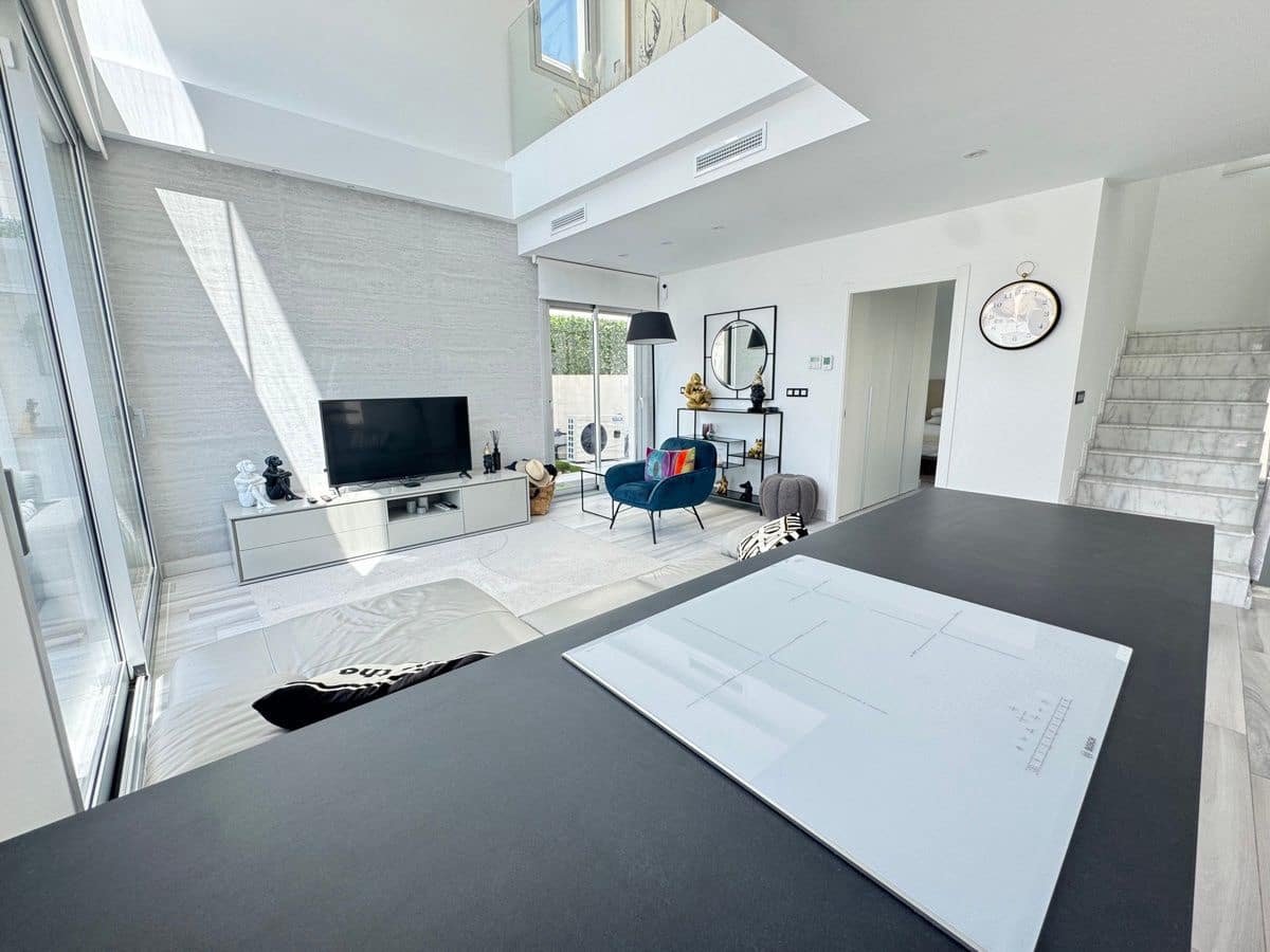 4 bedroom Villa for sale in Dehesa de Campoamor with pool - € 635,000 (Ref: 9844305)