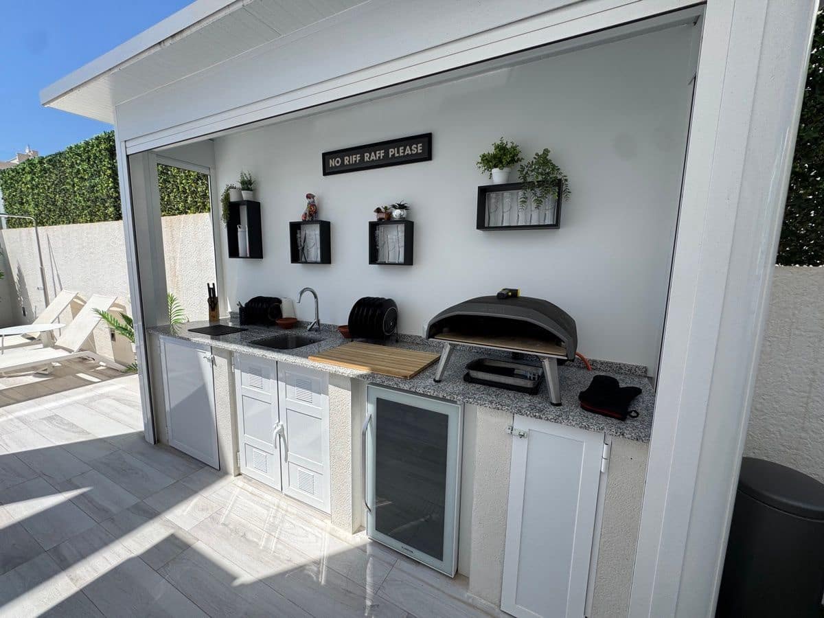 4 bedroom Villa for sale in Dehesa de Campoamor with pool - € 635,000 (Ref: 9844305)