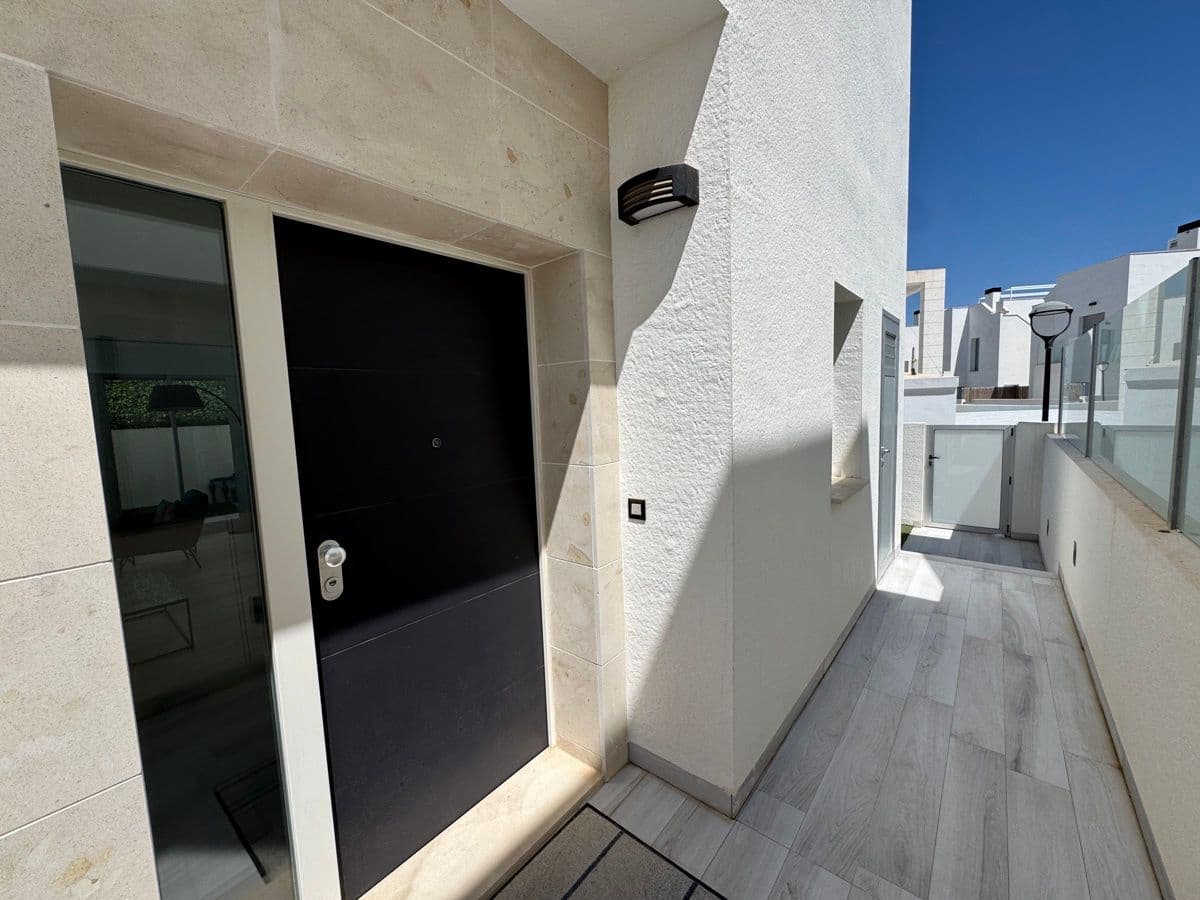 4 bedroom Villa for sale in Dehesa de Campoamor with pool - € 635,000 (Ref: 9844305)