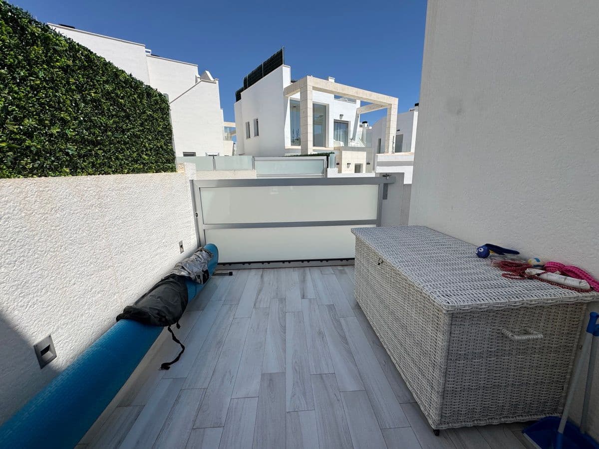4 bedroom Villa for sale in Dehesa de Campoamor with pool - € 635,000 (Ref: 9844305)