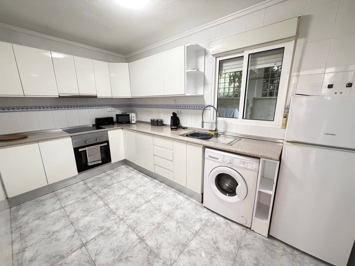 4 bedroom Villa for sale in Villamartin with pool - € 385,000 (Ref: 9844307)