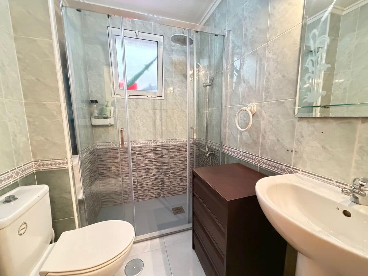 2 makuuhuone Huoneisto myytävänä paikassa Torrevieja mukana uima-altaan - 137 500 € (Ref: 9844309)