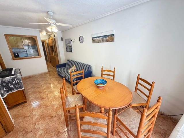 2 makuuhuone Huoneisto myytävänä paikassa Torrevieja mukana uima-altaan - 137 500 € (Ref: 9844309)