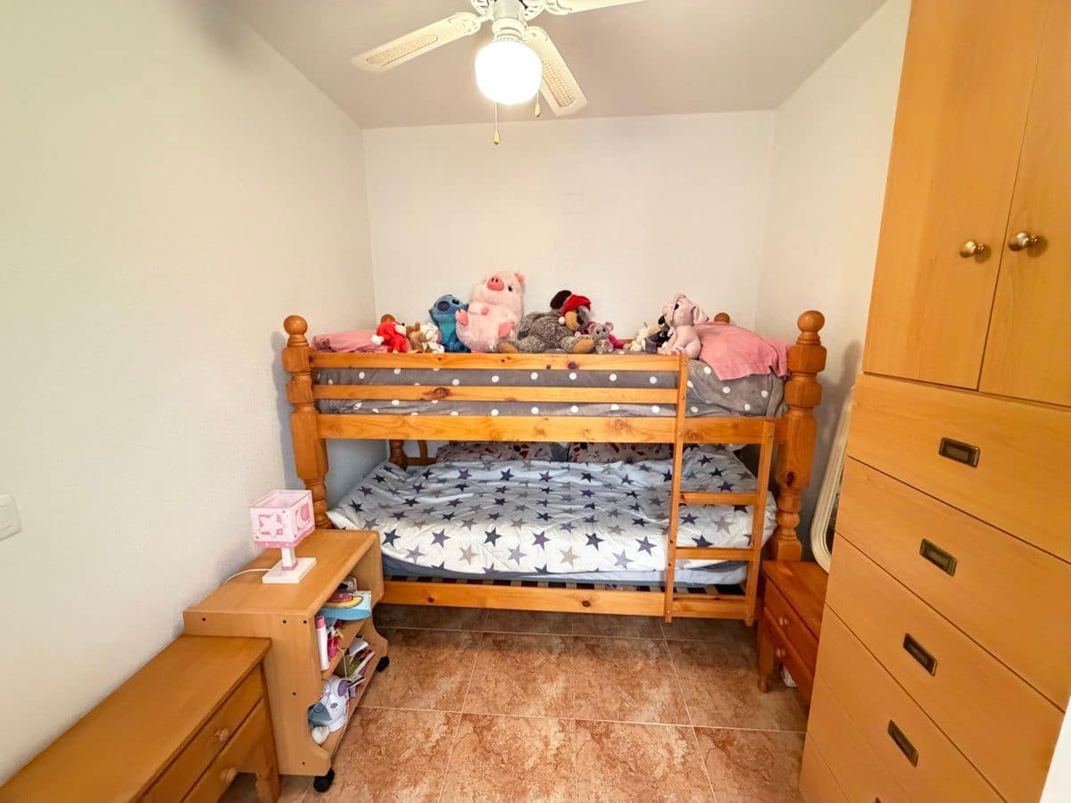 2 makuuhuone Huoneisto myytävänä paikassa Torrevieja mukana uima-altaan - 137 500 € (Ref: 9844309)