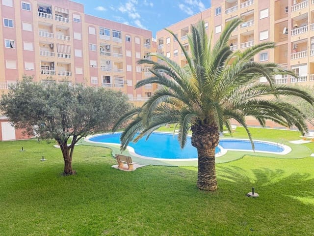 2 makuuhuone Huoneisto myytävänä paikassa Torrevieja mukana uima-altaan - 137 500 € (Ref: 9844309)