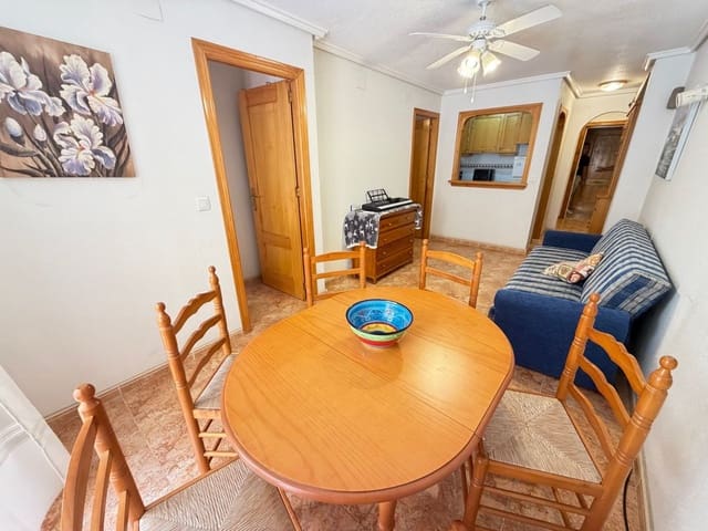 2 makuuhuone Huoneisto myytävänä paikassa Torrevieja mukana uima-altaan - 137 500 € (Ref: 9844309)