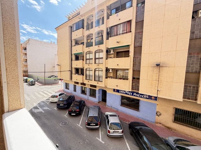 2 makuuhuone Huoneisto myytävänä paikassa Torrevieja mukana uima-altaan - 137 500 € (Ref: 9844309)
