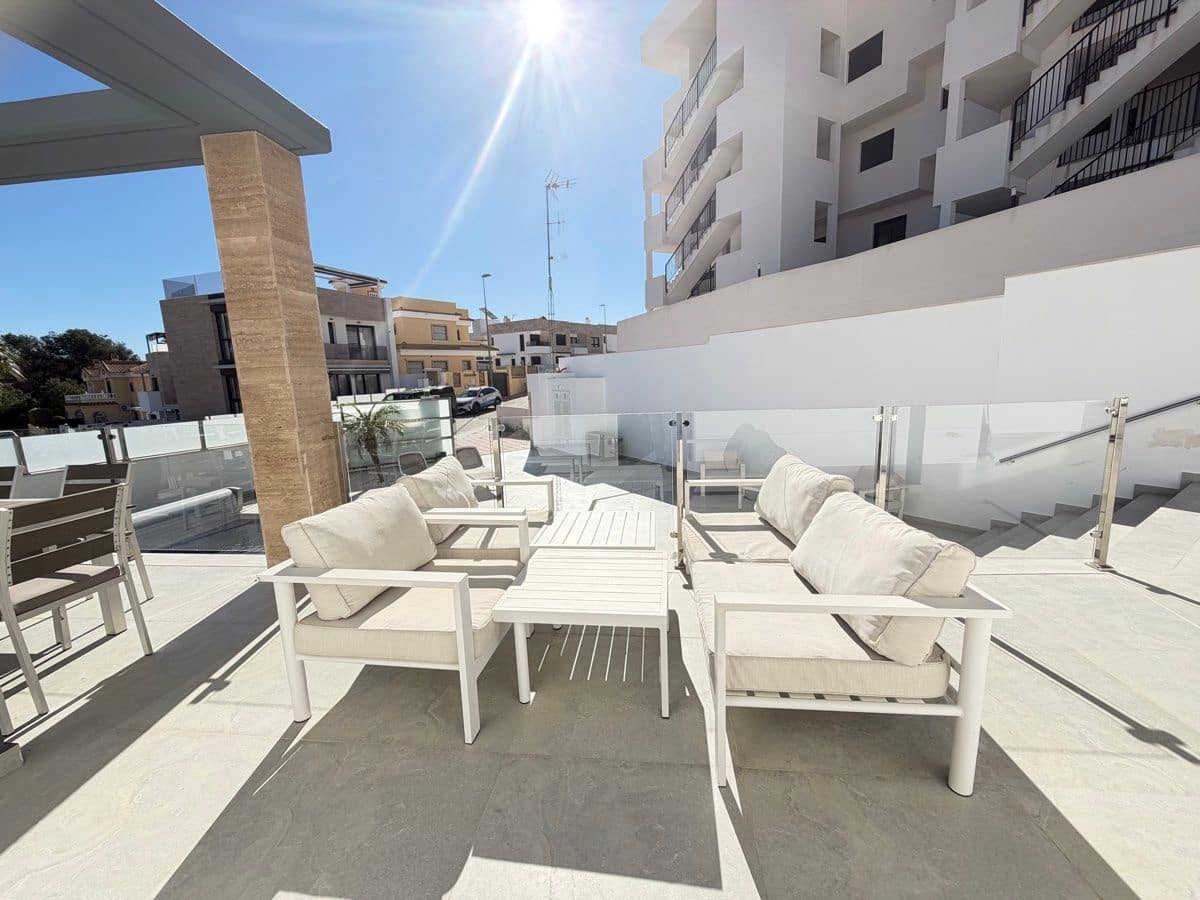 4 soveværelse Villa til salg i Villamartin med swimmingpool - € 570.000 (Ref: 9844310)