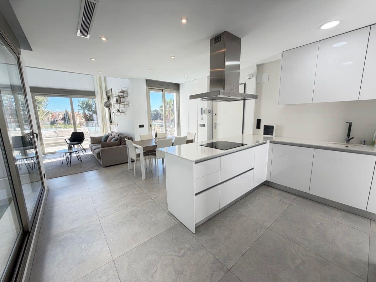 4 soveværelse Villa til salg i Villamartin med swimmingpool - € 570.000 (Ref: 9844310)