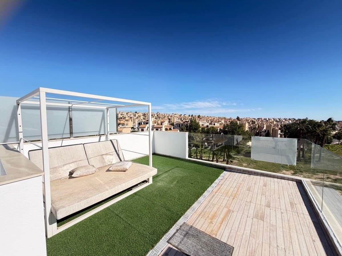 4 soveværelse Villa til salg i Villamartin med swimmingpool - € 570.000 (Ref: 9844310)