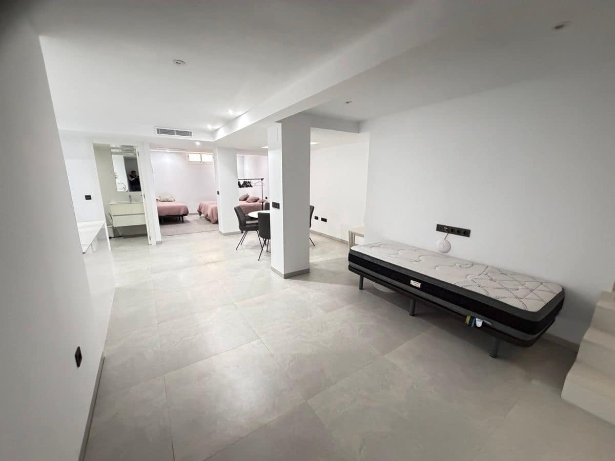 4 soveværelse Villa til salg i Villamartin med swimmingpool - € 570.000 (Ref: 9844310)