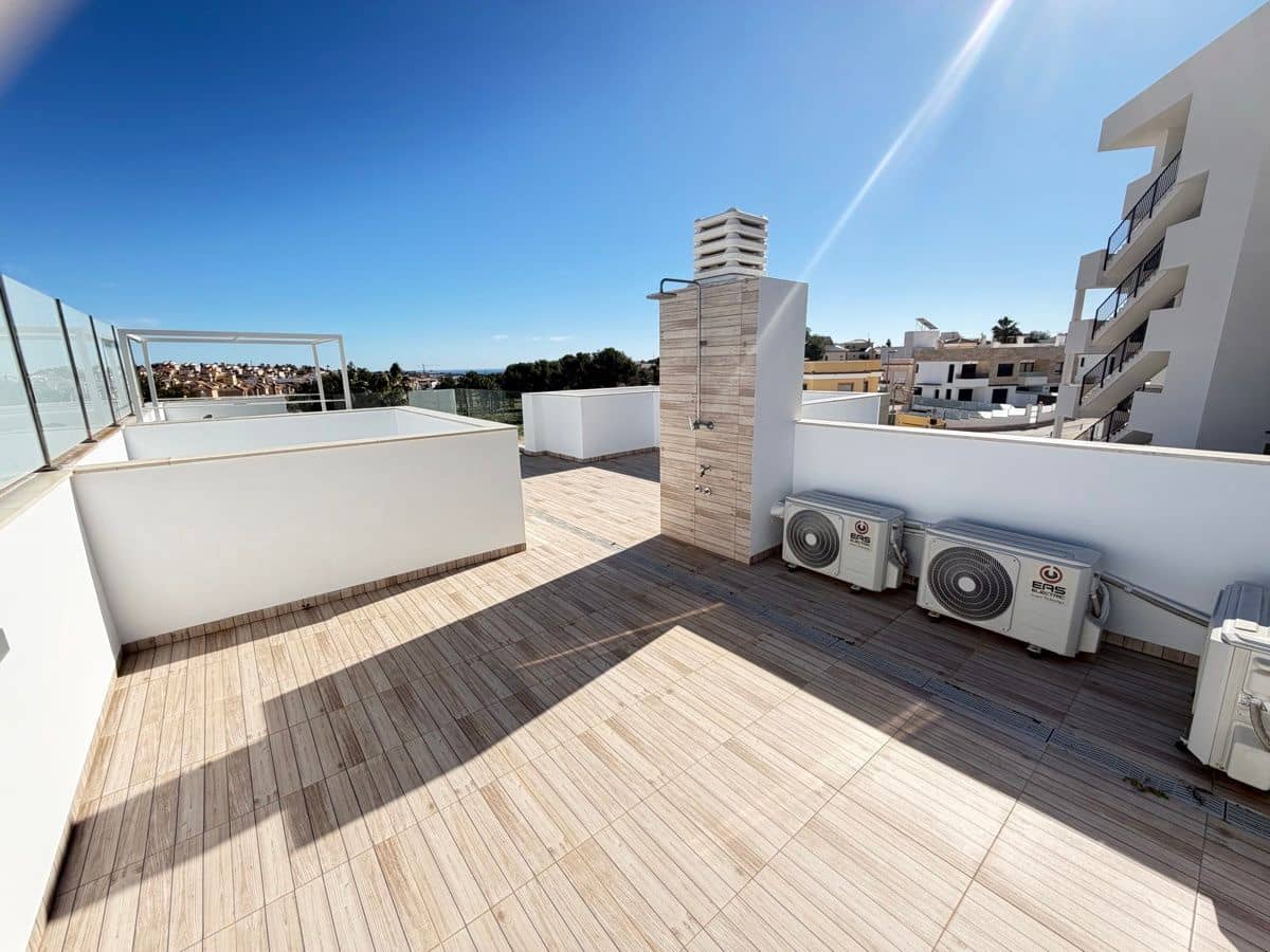 4 soveværelse Villa til salg i Villamartin med swimmingpool - € 570.000 (Ref: 9844310)