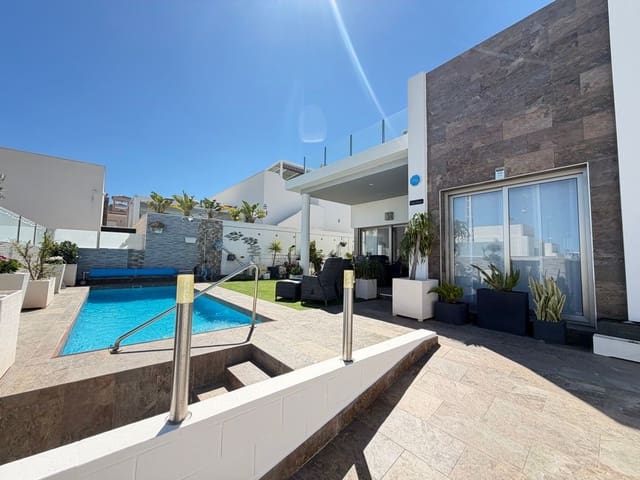 3 soverom Villa til salgs i Villamartin, Orihuela med svømmebasseng - € 449 000 (Ref: 9844311)