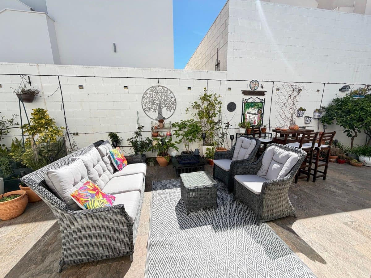 3 bedroom Villa for sale in Villamartin with pool - € 449,000 (Ref: 9844311)