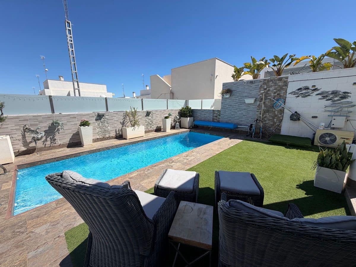 3 bedroom Villa for sale in Villamartin with pool - € 449,000 (Ref: 9844311)