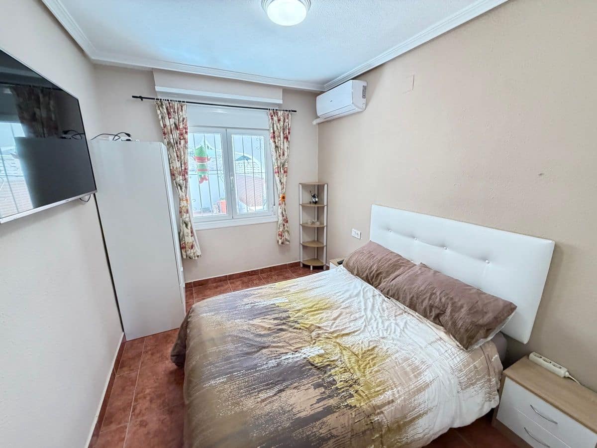 Bungalow de 2 habitaciones en San Miguel de Salinas en venta - 156.950 € (Ref: 9844314)