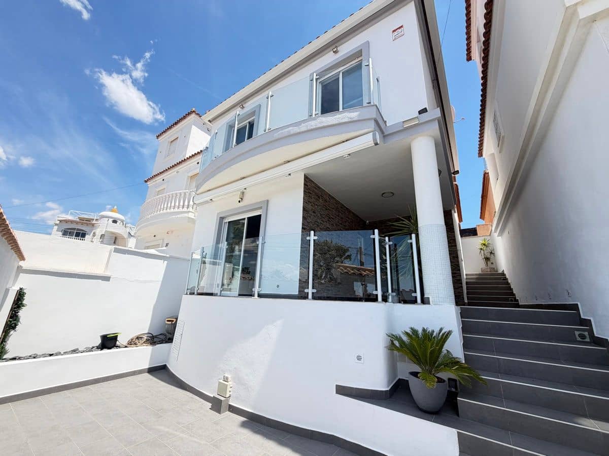 3 quarto Moradia para venda em Villamartin com piscina - 260 000 € (Ref: 9844316)