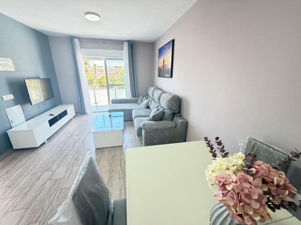3 quarto Moradia para venda em Villamartin com piscina - 260 000 € (Ref: 9844316)