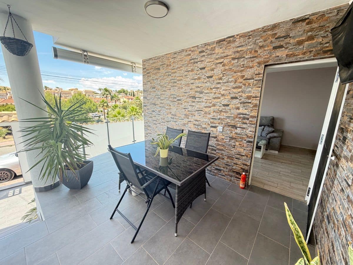 3 quarto Moradia para venda em Villamartin com piscina - 260 000 € (Ref: 9844316)