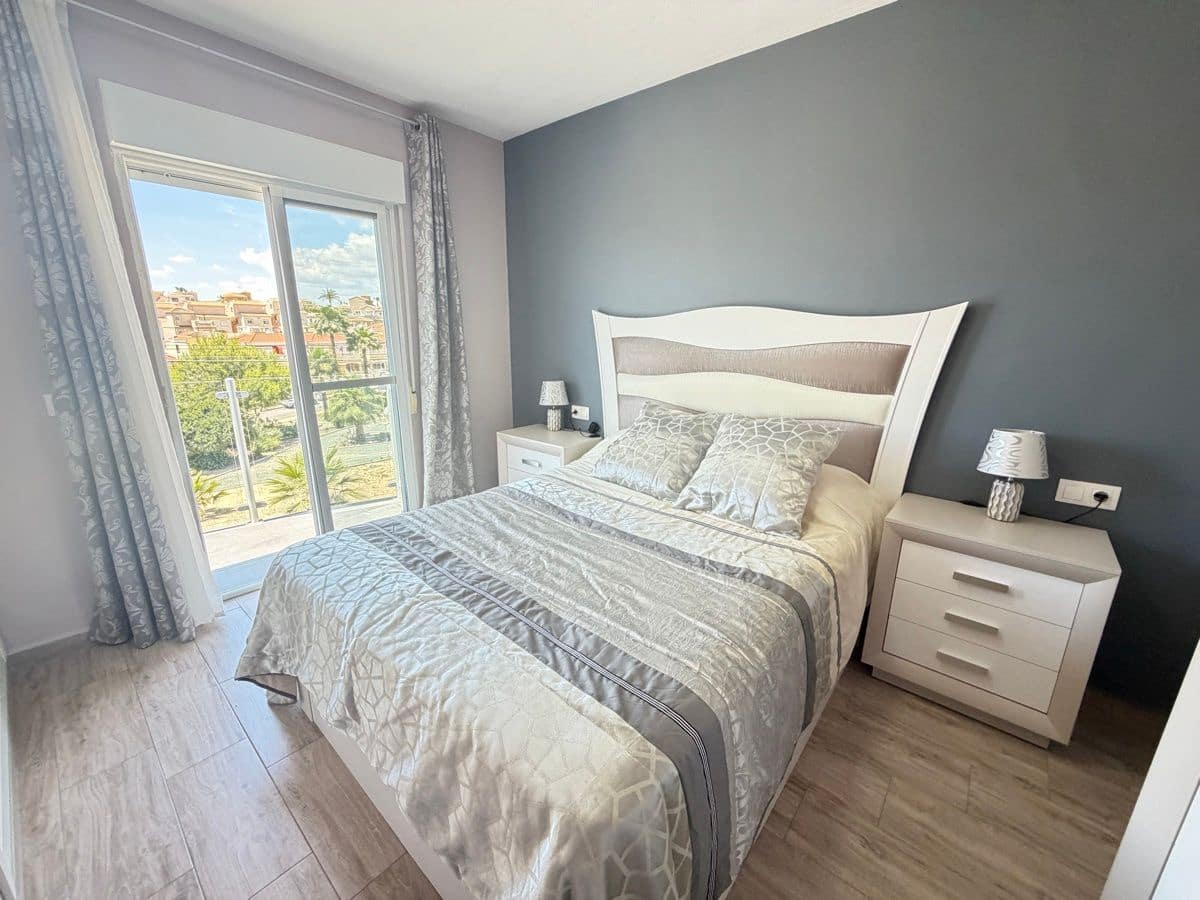 3 quarto Moradia para venda em Villamartin com piscina - 260 000 € (Ref: 9844316)