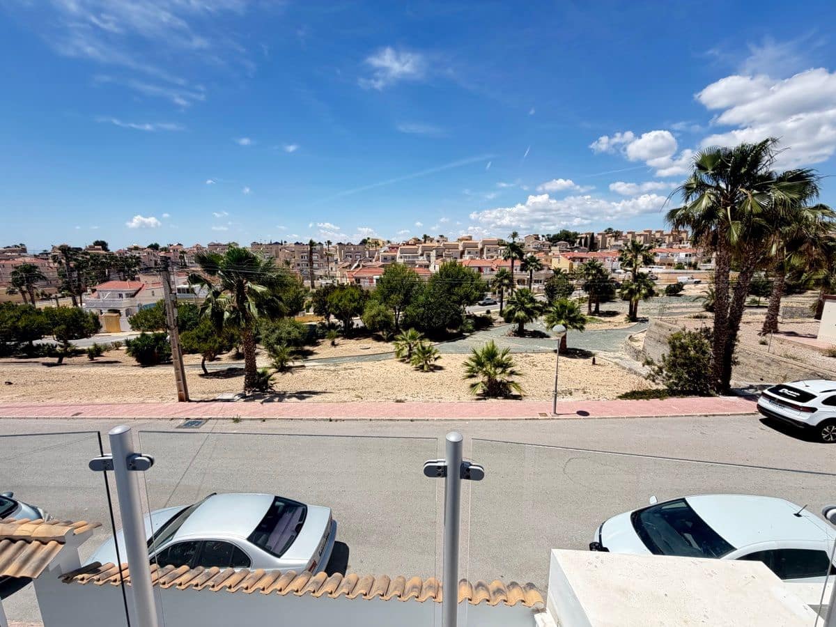 3 quarto Moradia para venda em Villamartin com piscina - 260 000 € (Ref: 9844316)