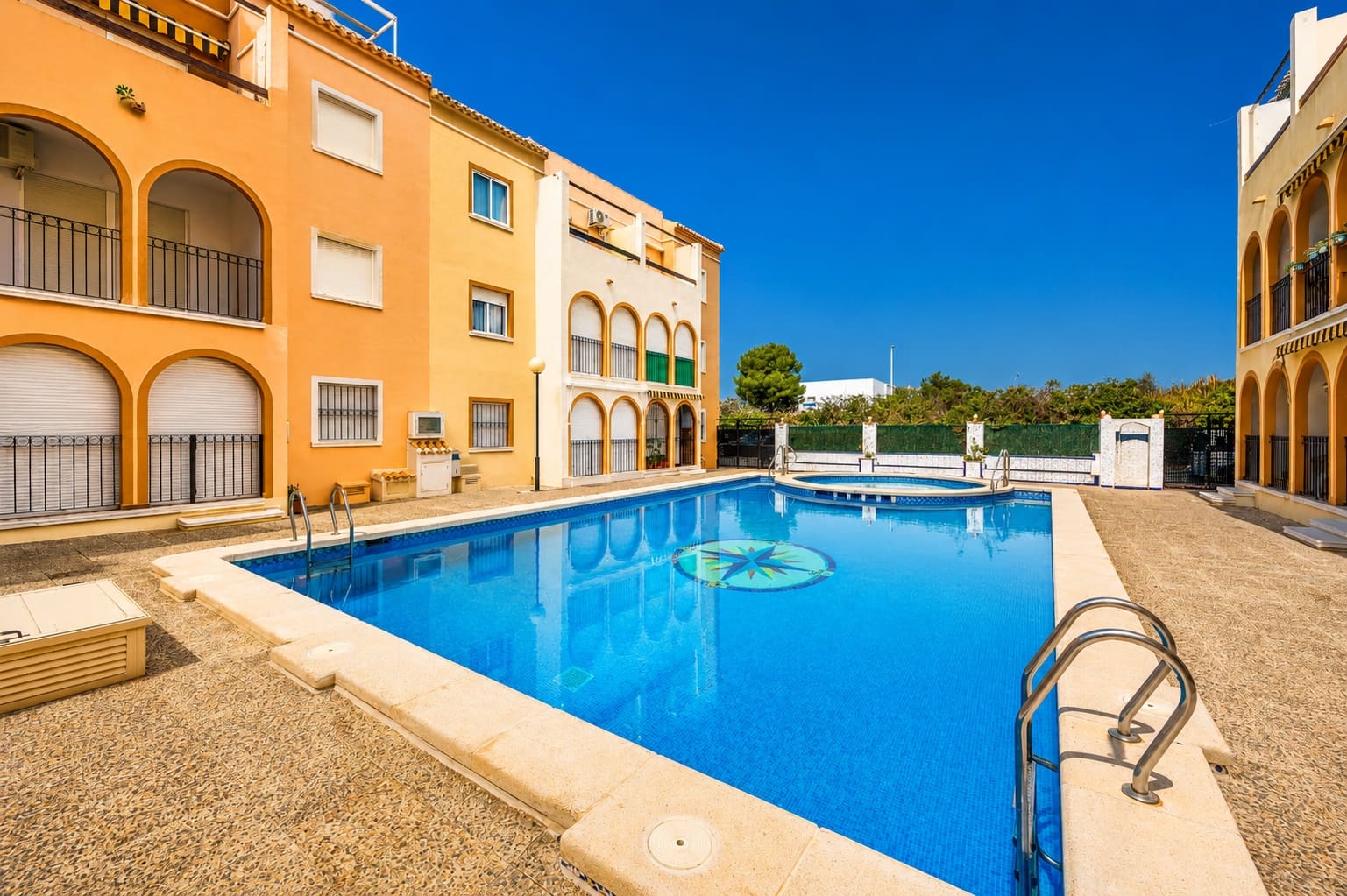 2 sypialnia Bungalow na sprzedaż w Torrevieja z basenem - 137 900 € (Ref: 9849769)