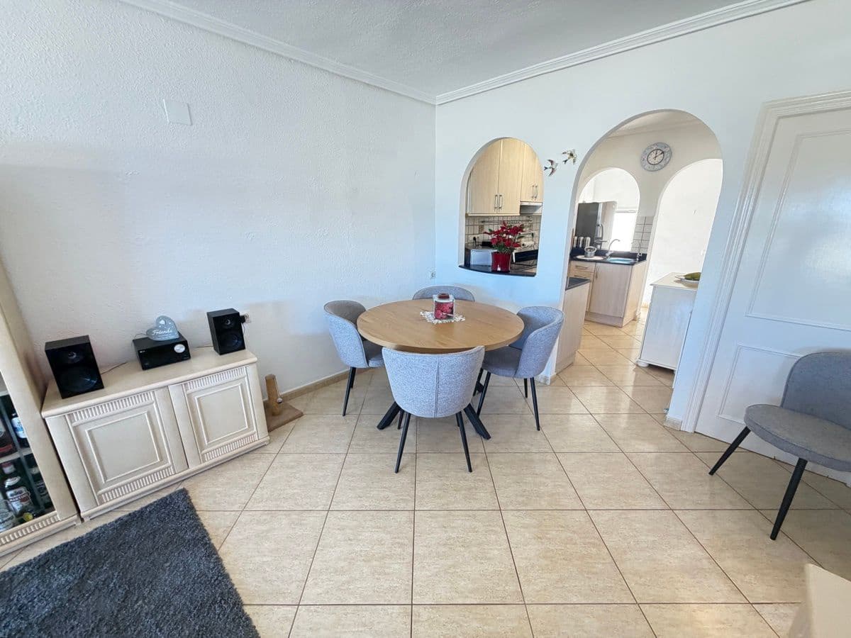 3 soveværelse Byhus til salg i San Miguel de Salinas med swimmingpool - € 235.000 (Ref: 9850839)