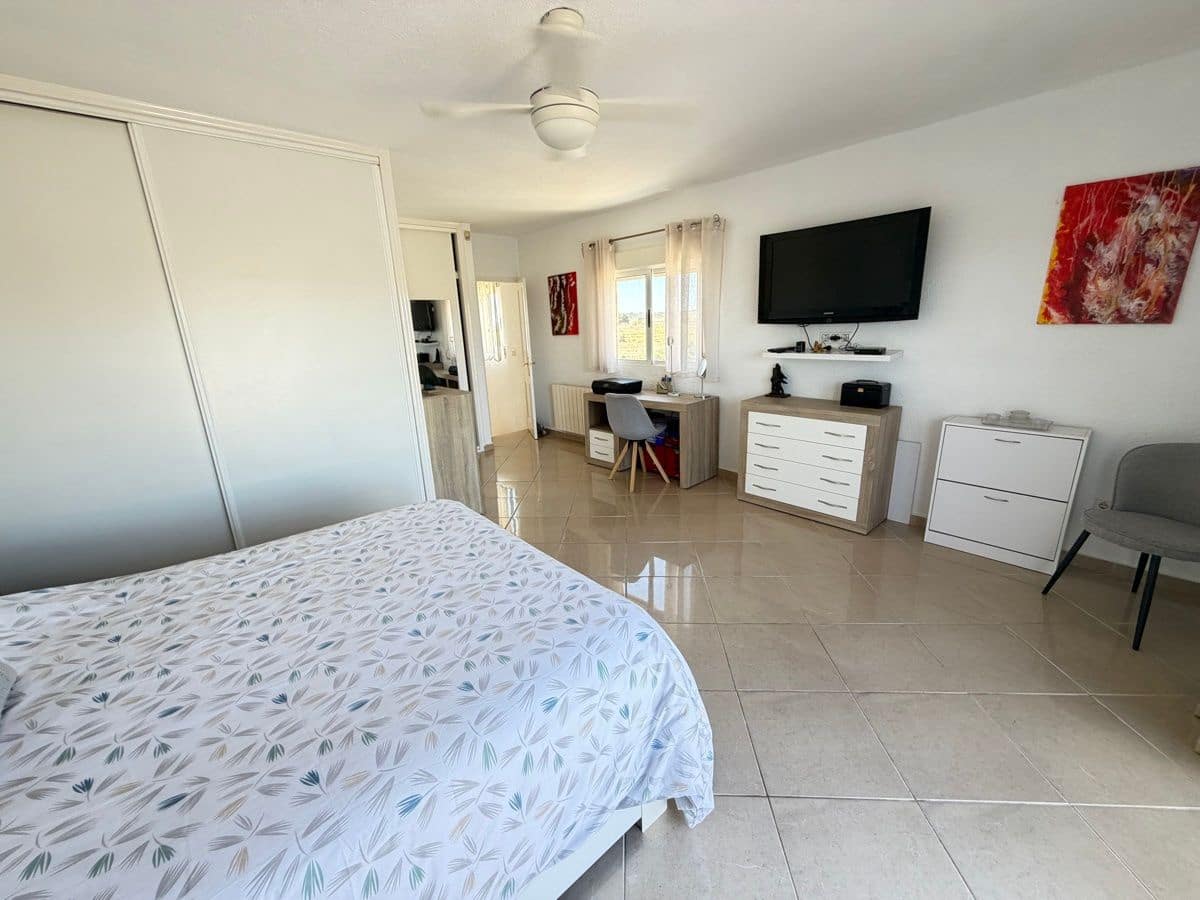 3 soveværelse Byhus til salg i San Miguel de Salinas med swimmingpool - € 235.000 (Ref: 9850839)