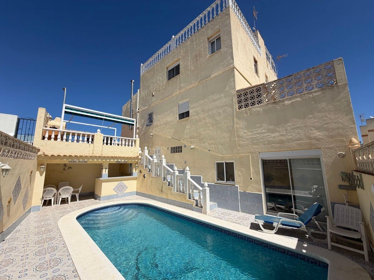 3 soveværelse Byhus til salg i San Miguel de Salinas med swimmingpool - € 235.000 (Ref: 9850839)