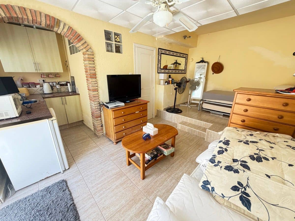 3 soveværelse Byhus til salg i San Miguel de Salinas med swimmingpool - € 235.000 (Ref: 9850839)