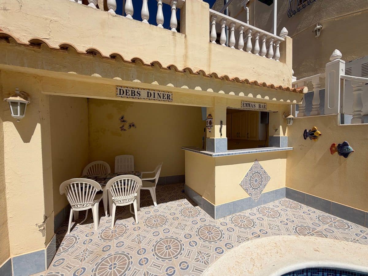 3 soveværelse Byhus til salg i San Miguel de Salinas med swimmingpool - € 235.000 (Ref: 9850839)