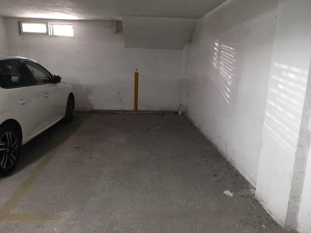 Garage til salg i Centro - Muelle Pesquero, Torrevieja - € 9.900 (Ref: 9851643)