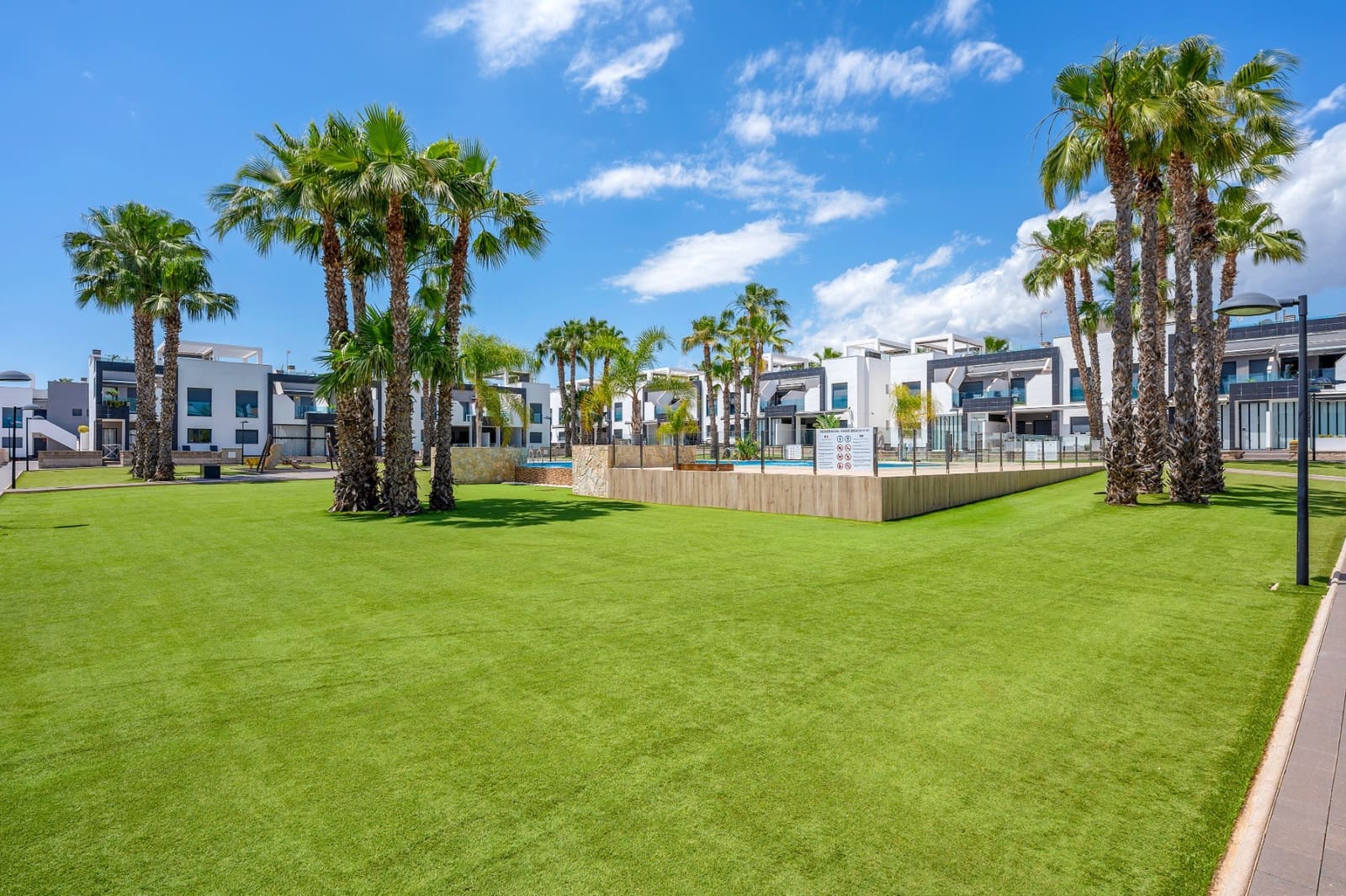 2 Zimmer Apartment zu verkaufen in Orihuela Costa mit Pool - 339.000 € (Ref: 9858822)